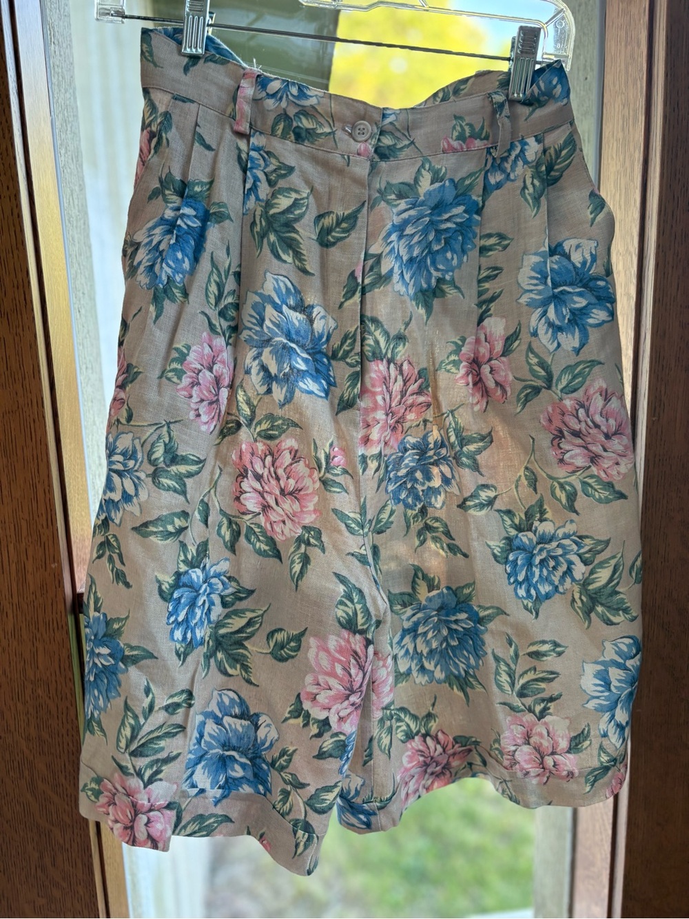 Vintage Carroll Reed Floral A-Line Shorts Tan with Blue & Pink Blooms Size 8